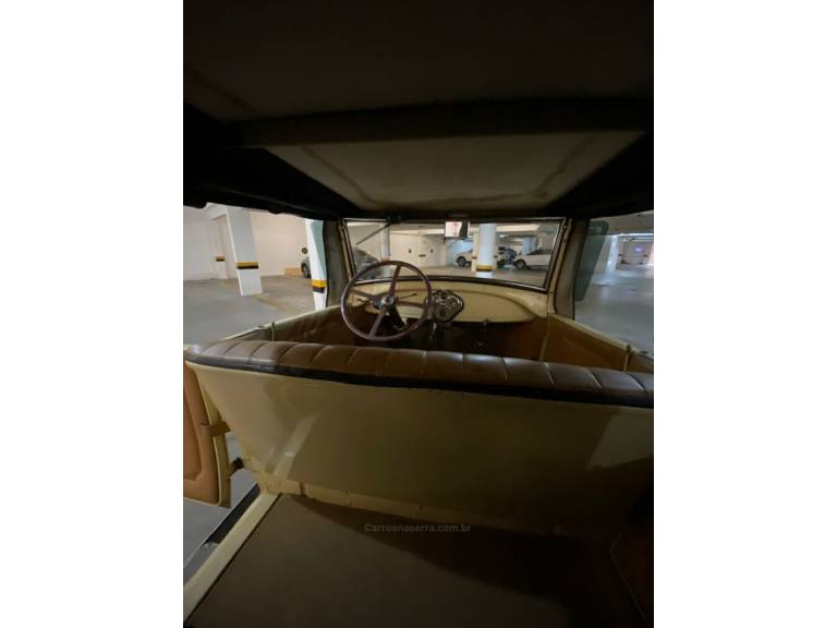 FORD - A - 1928/1928 - Bege - R$ 250.000,00