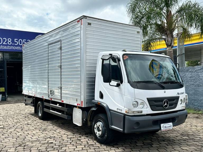 MERCEDES-BENZ - ACCELO 815 - 2015/2016 - Branca - R$ 270.000,00