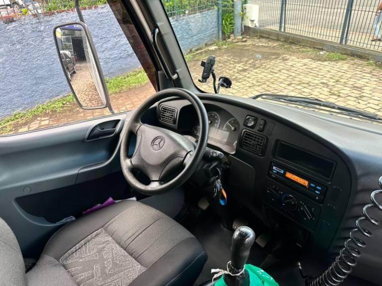 MERCEDES-BENZ - ACCELO 815 - 2015/2016 - Branca - R$ 270.000,00