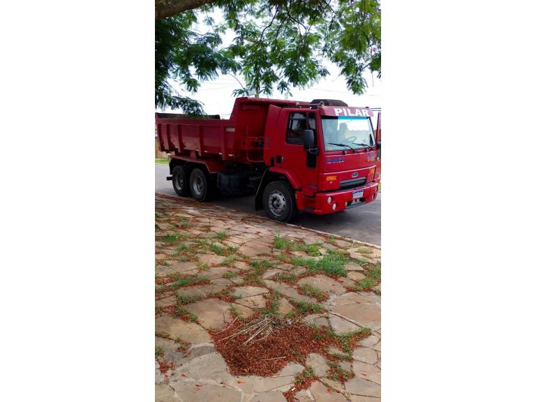 FORD - CARGO 2422 - 2009/2009 - Vermelha - R$ 289.000,00