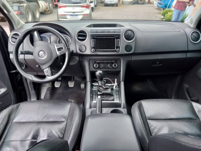 VOLKSWAGEN - AMAROK - 2011/2012 - Preta - R$ 89.000,00