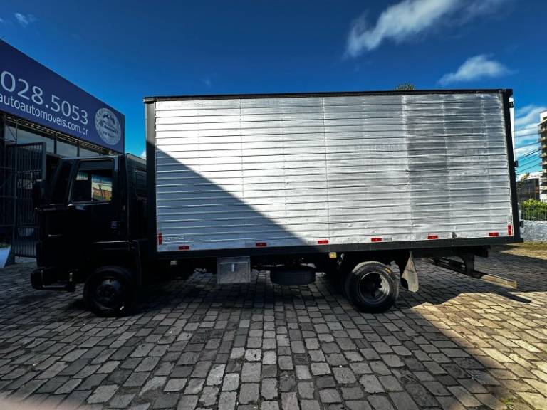 FORD - CARGO 712 - 2010/2010 - Verde - R$ 165.000,00