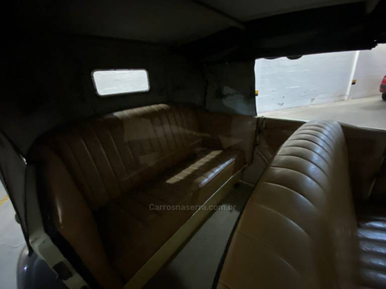 FORD - A - 1928/1928 - Bege - R$ 250.000,00