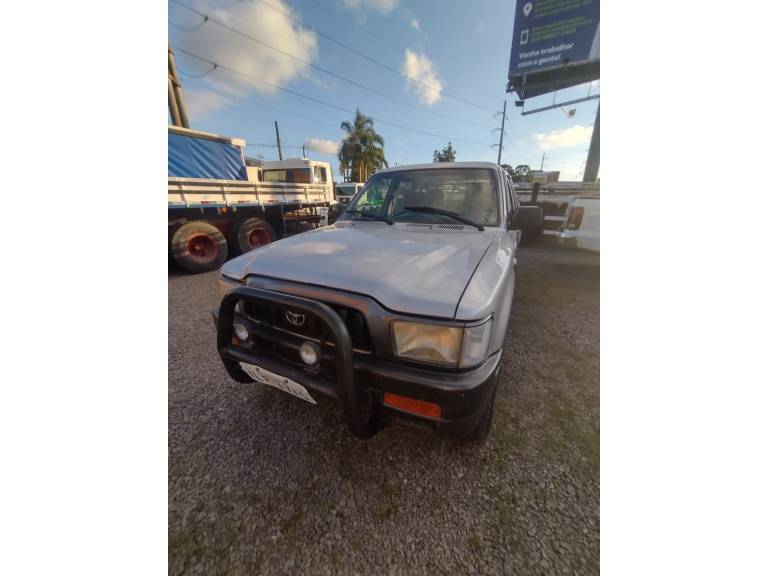 TOYOTA - HILUX - 2003/2004 - Prata - R$ 64.000,00