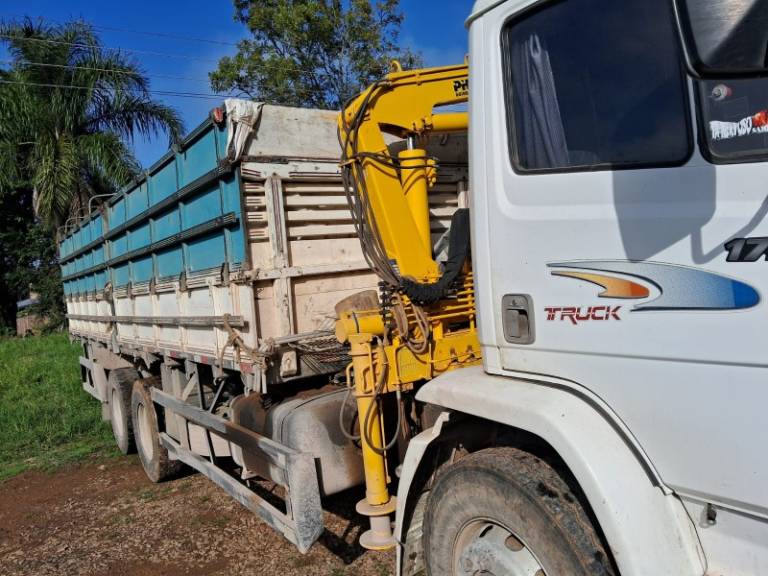 MERCEDES-BENZ - 1720 - 2003/2003 - Branca - R$ 250.000,00