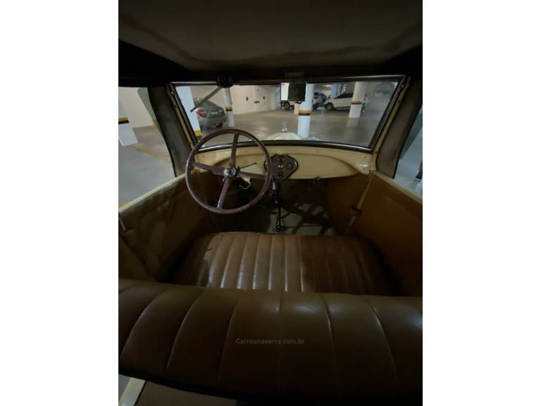 FORD - A - 1928/1928 - Bege - R$ 250.000,00