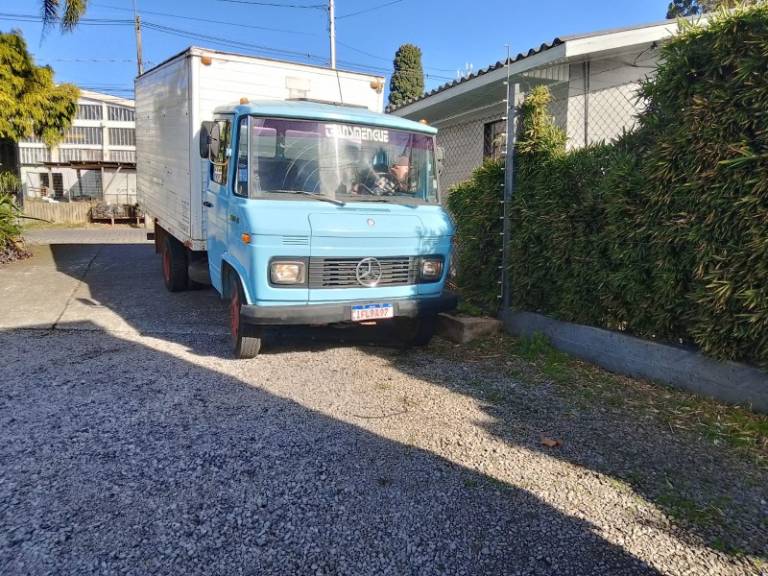 MERCEDES-BENZ - 608 - 1985/1985 - Azul - R$ 68.000,00