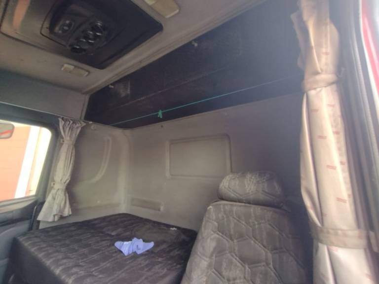 SCANIA - R-124 - 2005/2005 - Vermelha - R$ 198.000,00