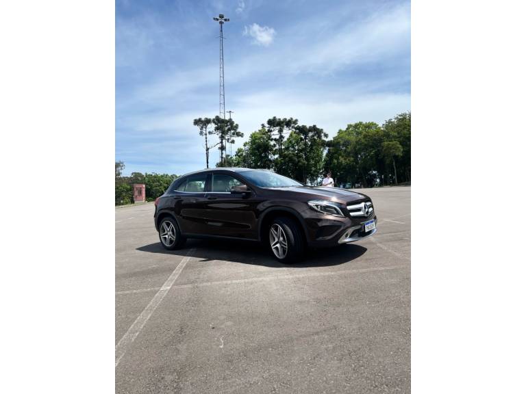 MERCEDES-BENZ - GLA 200 - 2016/2016 - Marrom - R$ 119.000,00