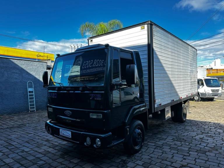 FORD - CARGO 712 - 2010/2010 - Verde - R$ 165.000,00