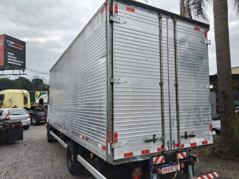 FORD - CARGO 815 - 2011/2012 - Branca - R$ 189.900,00