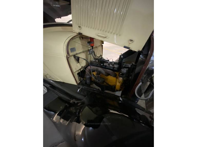 FORD - A - 1928/1928 - Bege - R$ 250.000,00