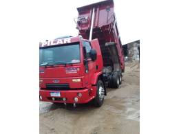 FORD - CARGO 2422 - 2009/2009 - Vermelha - R$ 289.000,00
