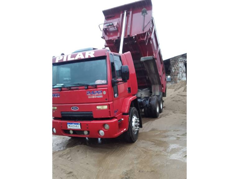 FORD - CARGO 2422 - 2009/2009 - Vermelha - R$ 289.000,00