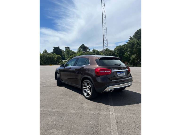 MERCEDES-BENZ - GLA 200 - 2016/2016 - Marrom - R$ 119.000,00