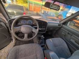 TOYOTA - HILUX - 2003/2004 - Prata - R$ 64.000,00