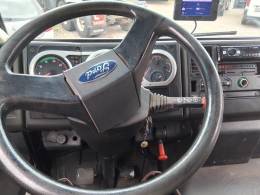 FORD - CARGO 815 - 2011/2012 - Branca - R$ 189.900,00