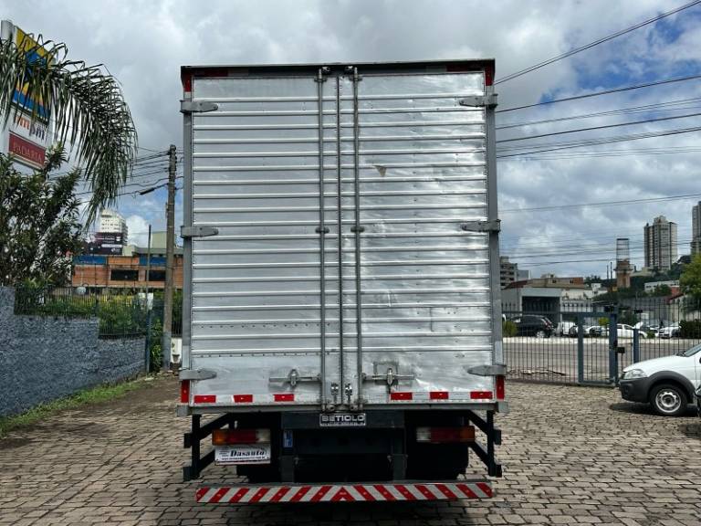 MERCEDES-BENZ - ACCELO 815 - 2015/2016 - Branca - R$ 270.000,00