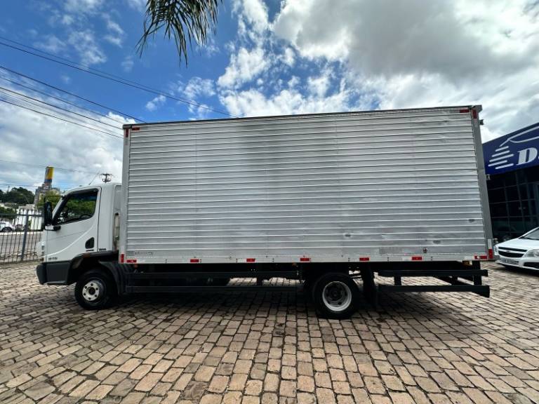 MERCEDES-BENZ - ACCELO 815 - 2015/2016 - Branca - R$ 270.000,00