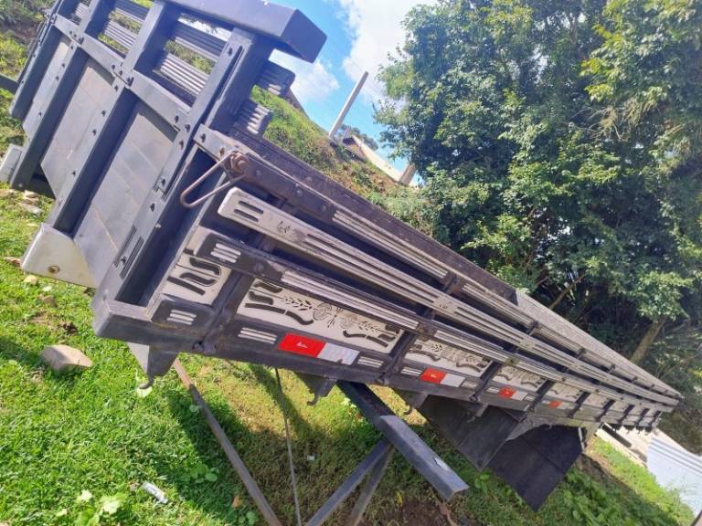 OUTRAS - CARROCERIA - 2000/2000 - Outra - R$ 8.000,00