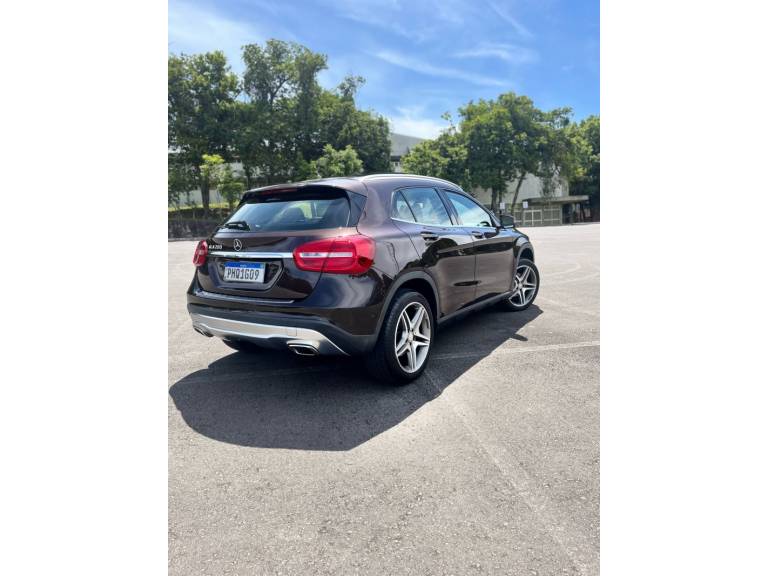 MERCEDES-BENZ - GLA 200 - 2016/2016 - Marrom - R$ 119.000,00