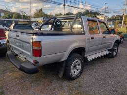 TOYOTA - HILUX - 2003/2004 - Prata - R$ 64.000,00