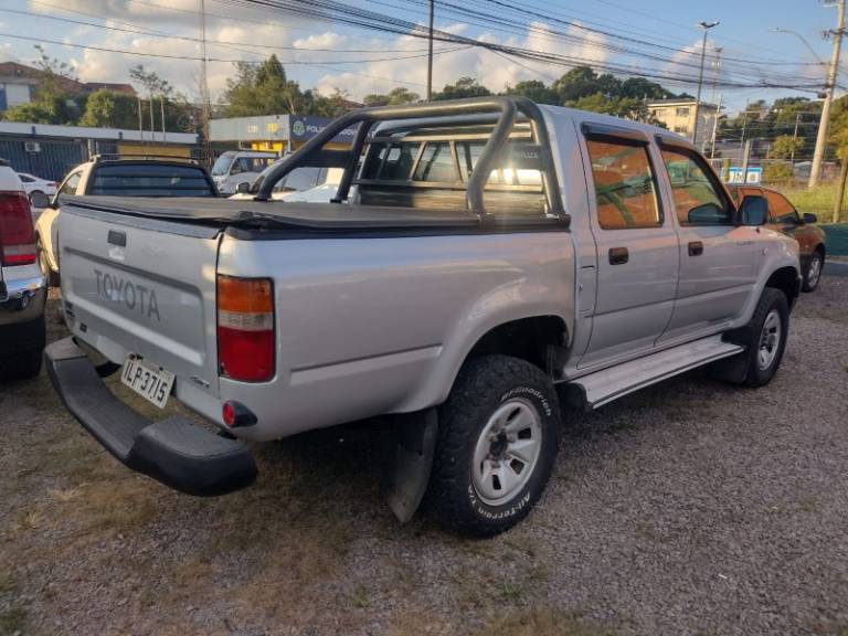 TOYOTA - HILUX - 2003/2004 - Prata - R$ 64.000,00