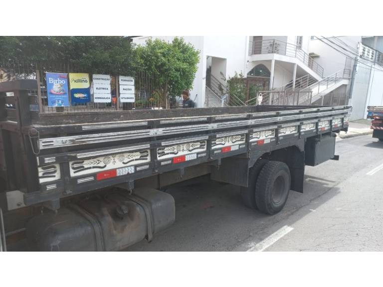 OUTRAS - CARROCERIA - 2000/2000 - Outra - R$ 8.000,00