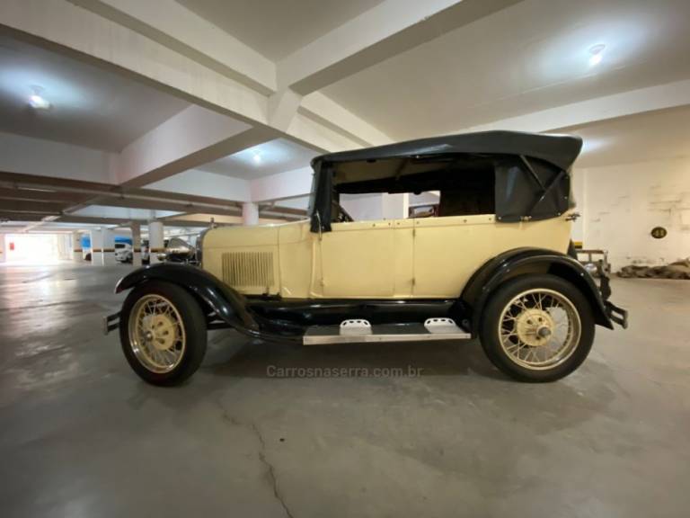 FORD - A - 1928/1928 - Bege - R$ 250.000,00