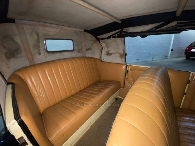 FORD - A - 1928/1928 - Bege - R$ 250.000,00