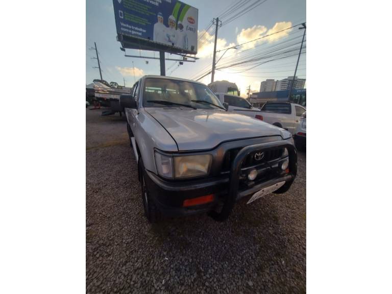 TOYOTA - HILUX - 2003/2004 - Prata - R$ 64.000,00