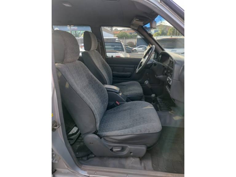 TOYOTA - HILUX - 2003/2004 - Prata - R$ 64.000,00