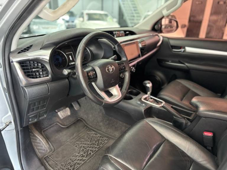 TOYOTA - HILUX - 2016/2017 - Prata - R$ 189.900,00