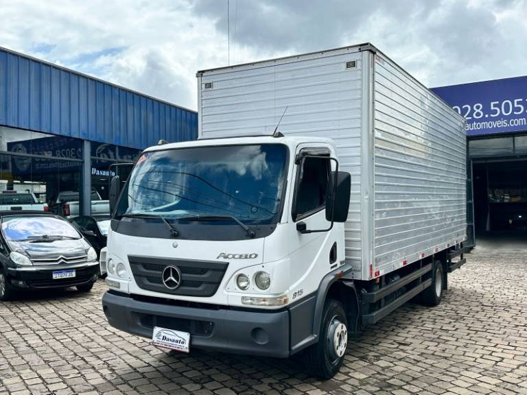 MERCEDES-BENZ - ACCELO 815 - 2015/2016 - Branca - R$ 270.000,00