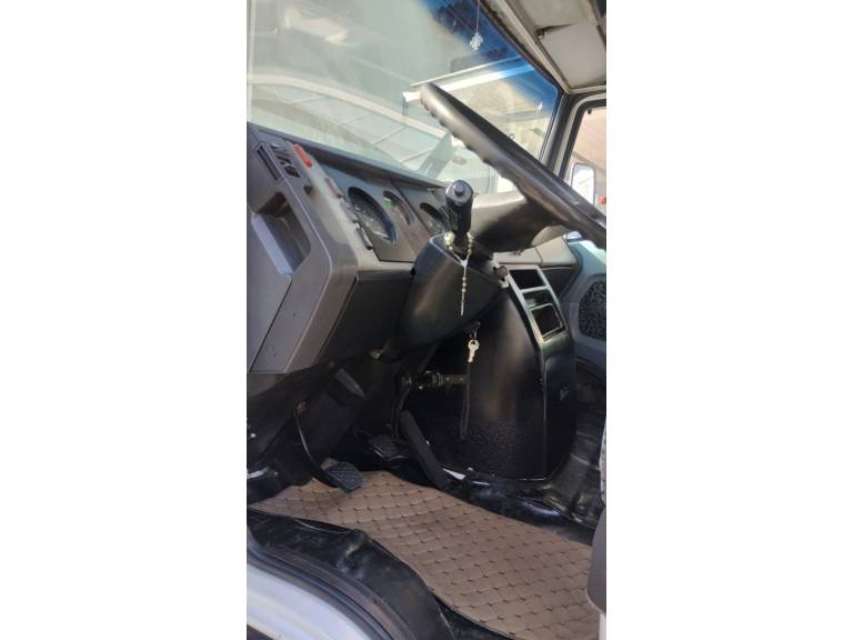 MERCEDES-BENZ - 914 - 1995/1995 - Vermelha - R$ 149.000,00